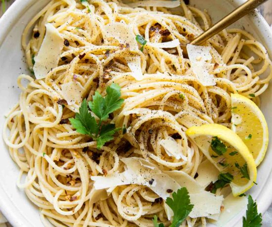 Easy Lemon Garlic Pasta recipe in a large bowl.