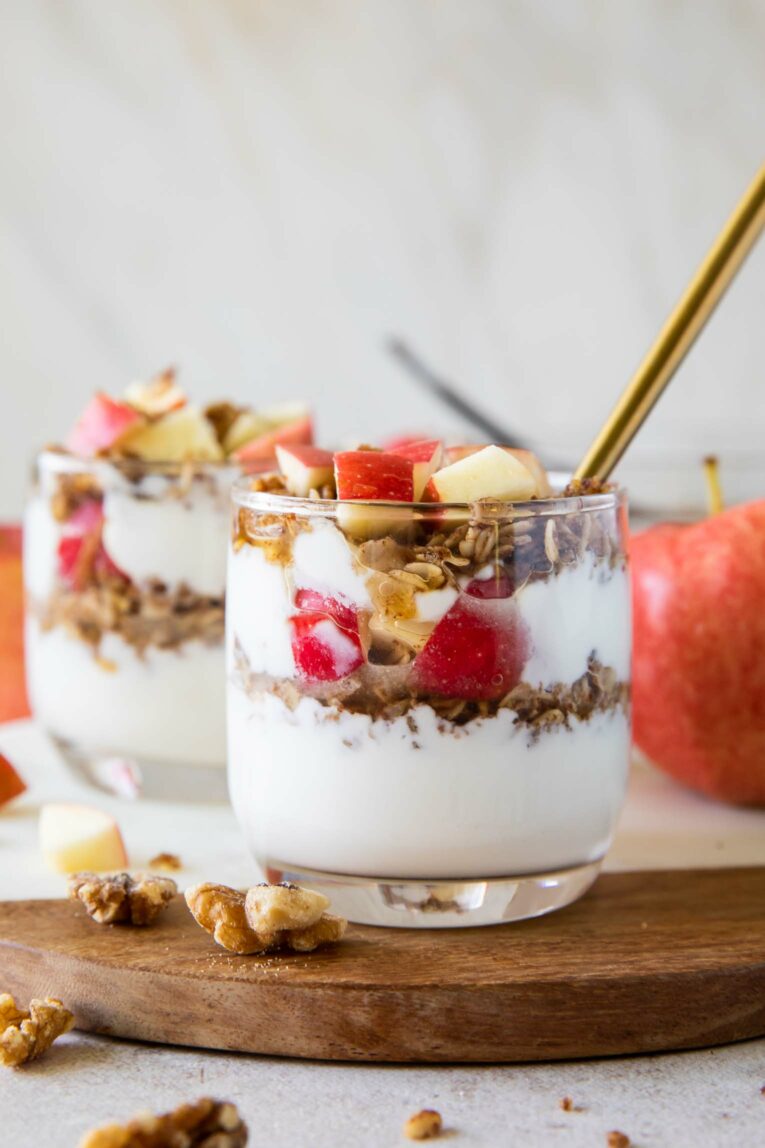 Healthy Apple Crumble recipe with yogurt and oats.