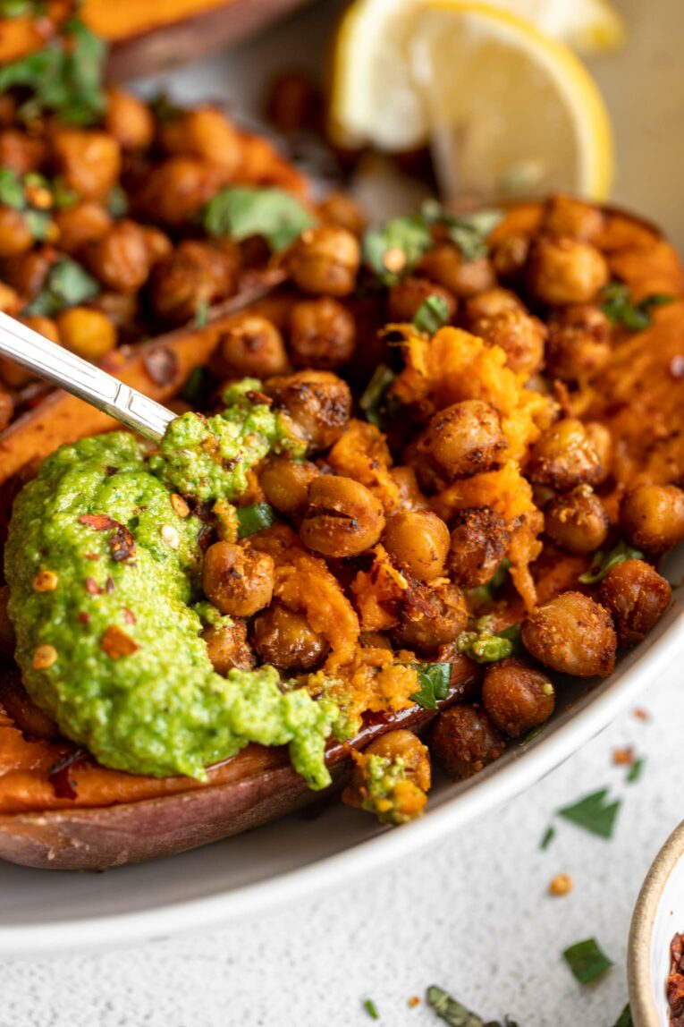 Broccoli pesto with chickpeas in stuffed sweet potatoes