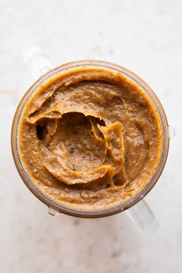 Blended date filling for bars.