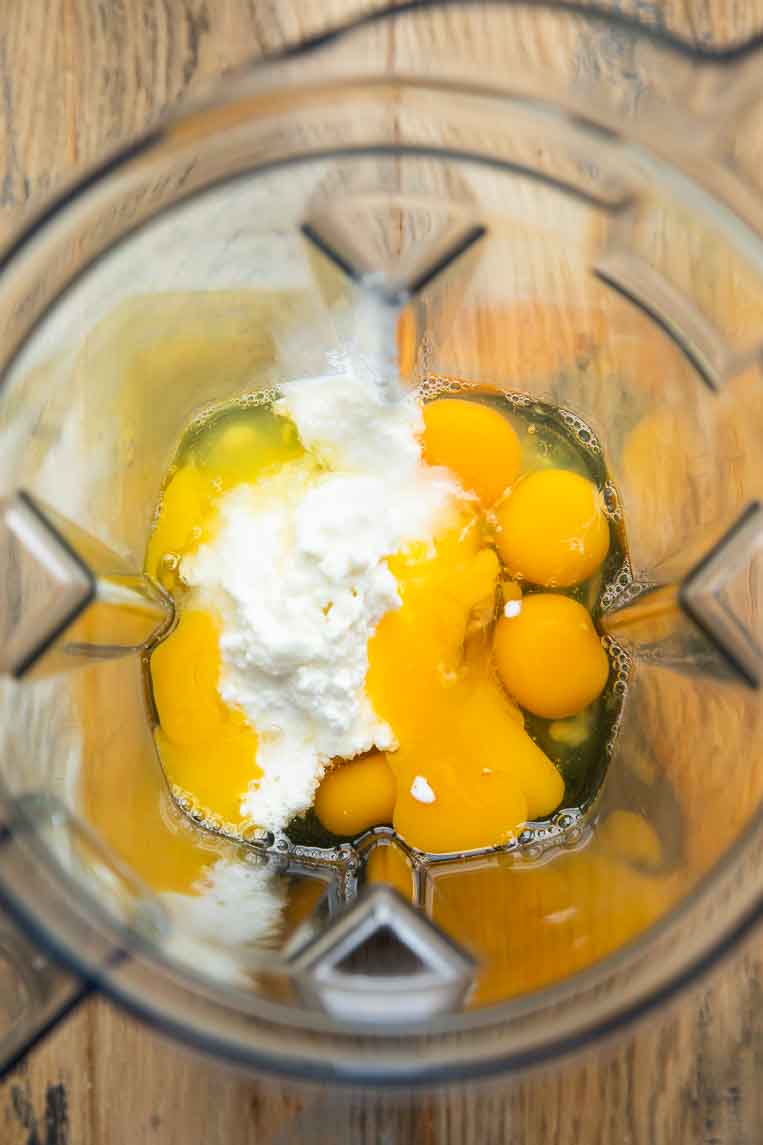 Eggs and cottage cheese in a blender.