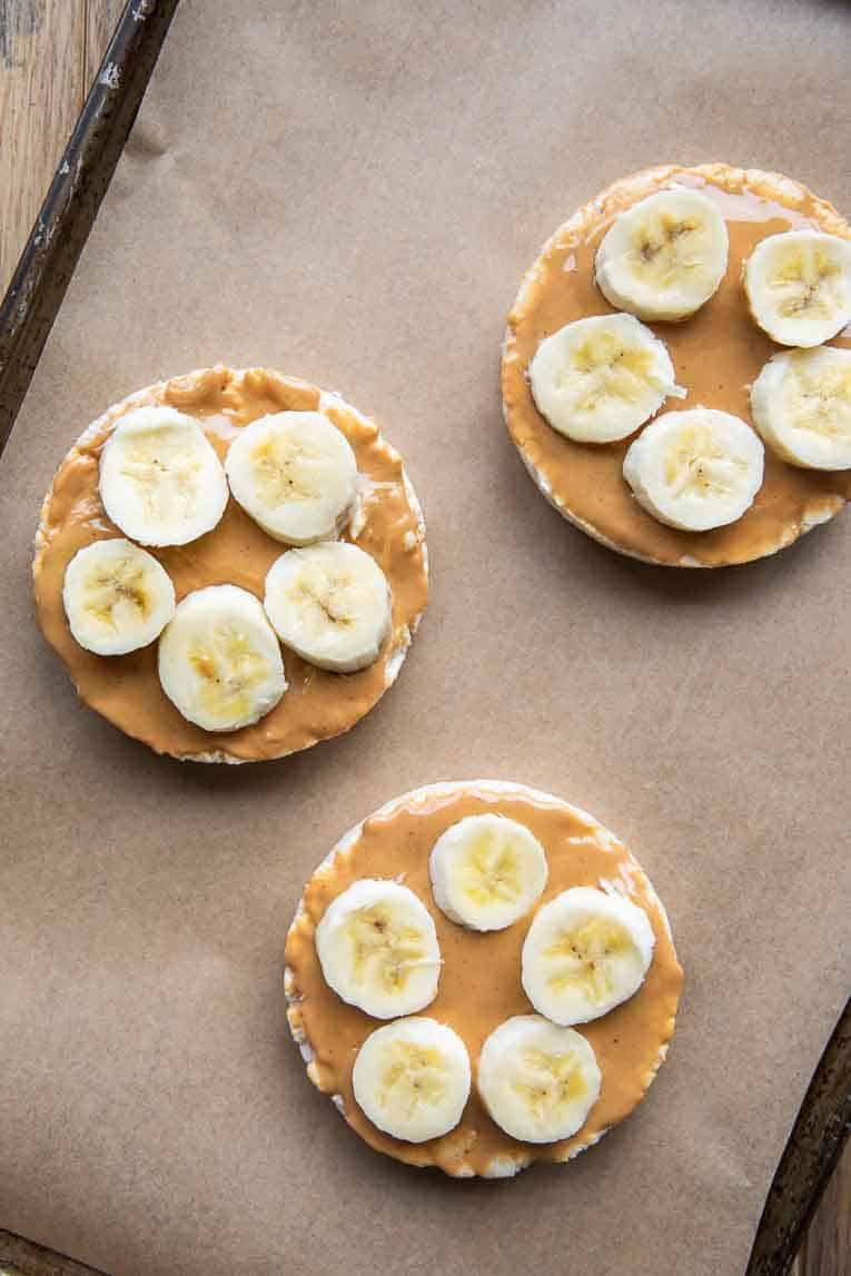 peanut butter and bananas on rice cakes.