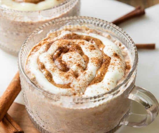 Cinnamon Roll Overnight Oats recipe in a mug jar with icing.