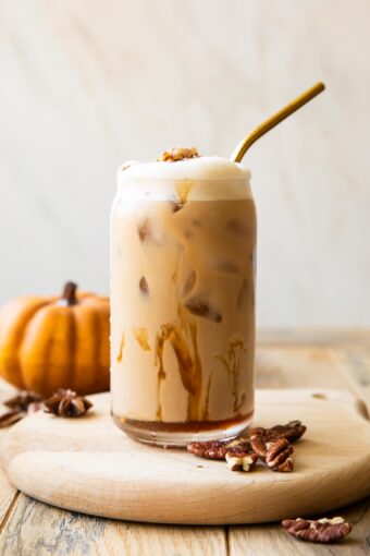 Across photo of Iced Pecan Crunch Oatmilk Latte Starbucks.