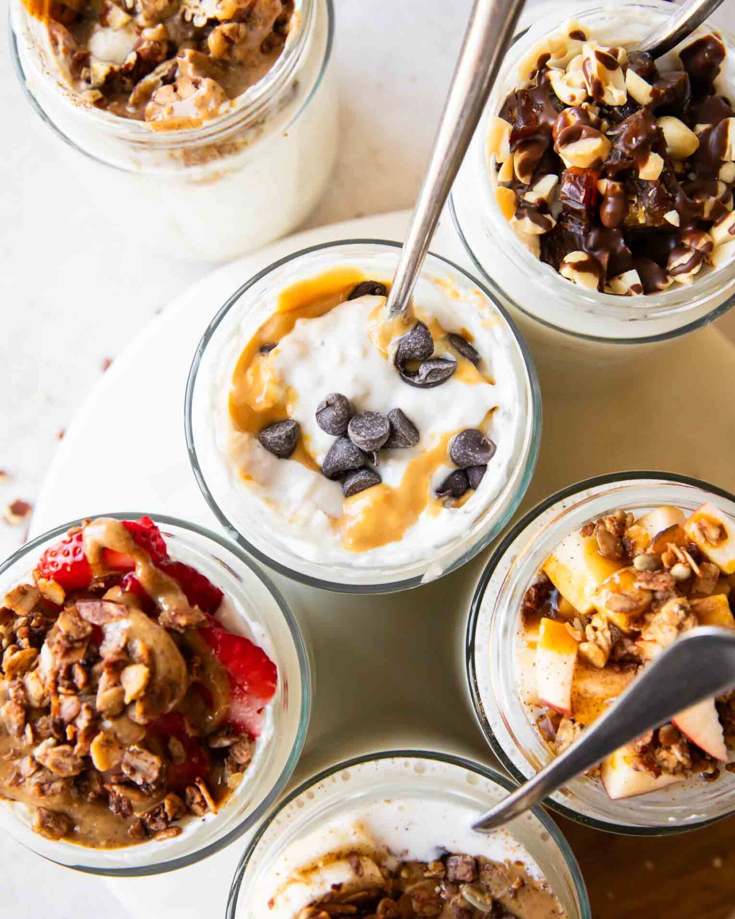 Top photo of several easy Overnight Oats Recipes.