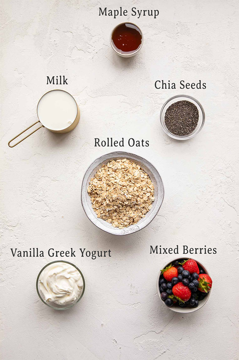 Ingredients for Berry Overnight Oats recipe.