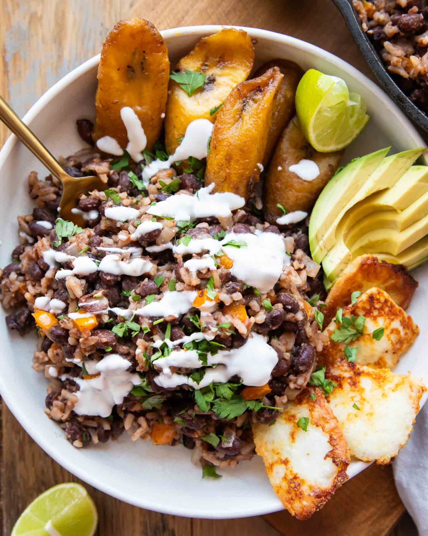 Gallo pinto served in a bowl.