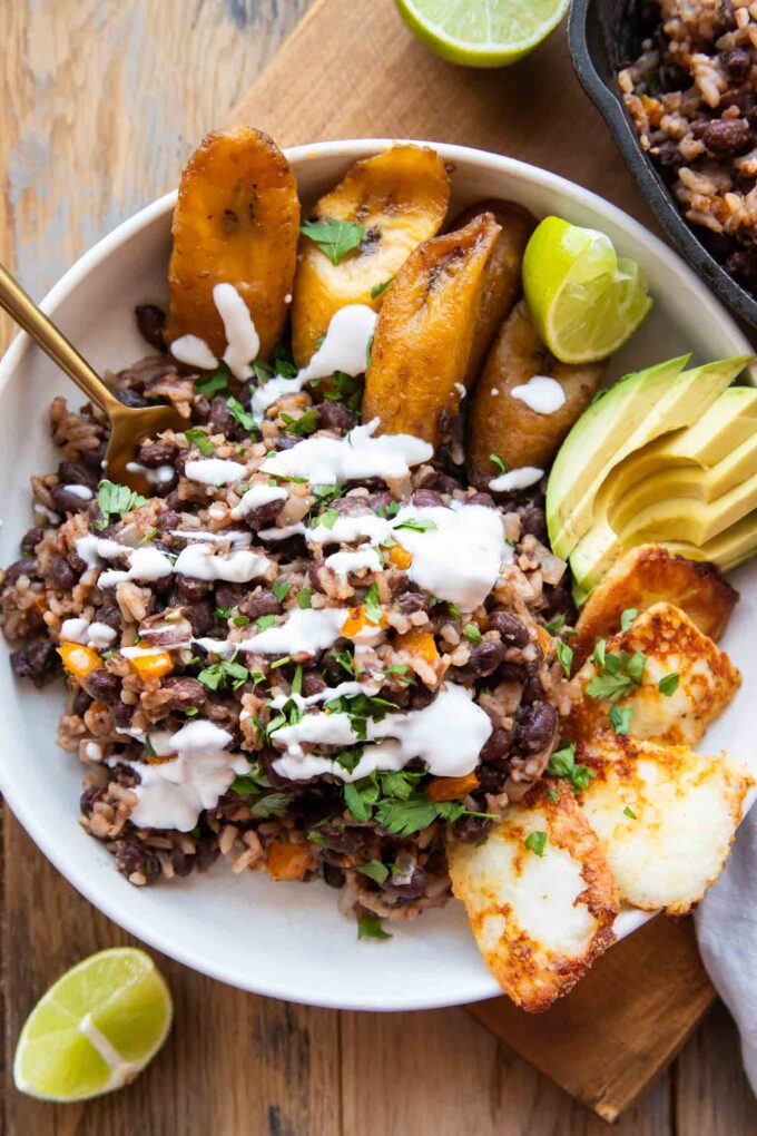 Gallo pinto served in a bowl.