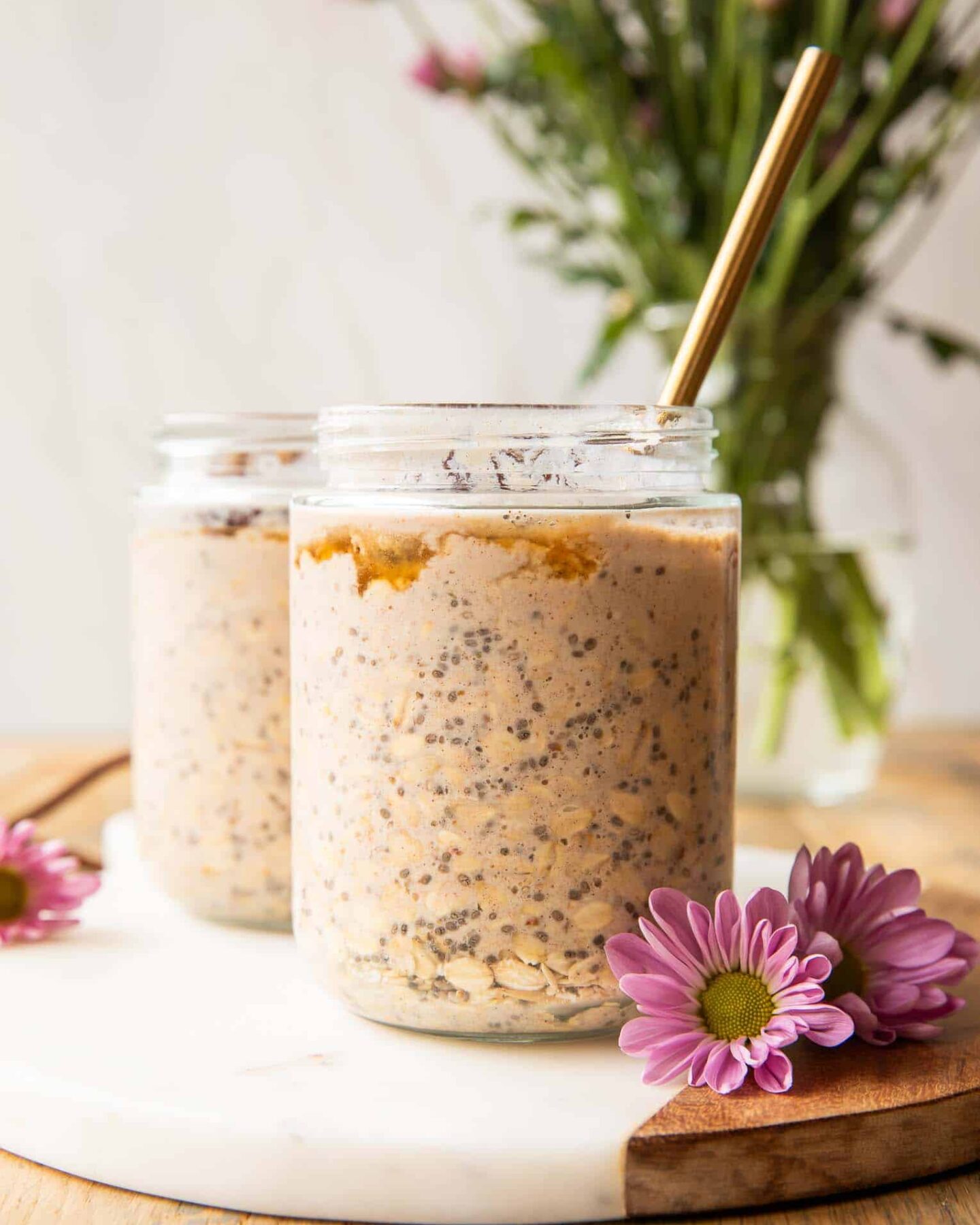 Palm Springs Date Overnight Oats in two mason jars.