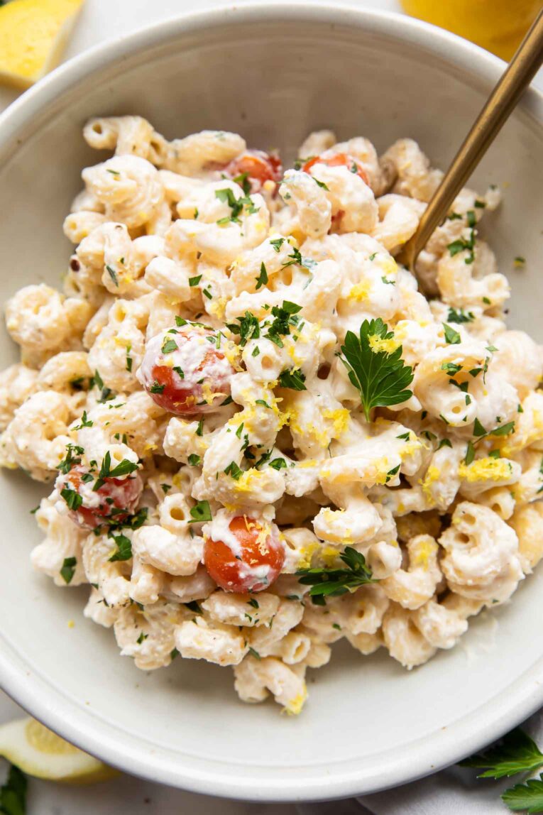 Lemon pasta in a bowl.