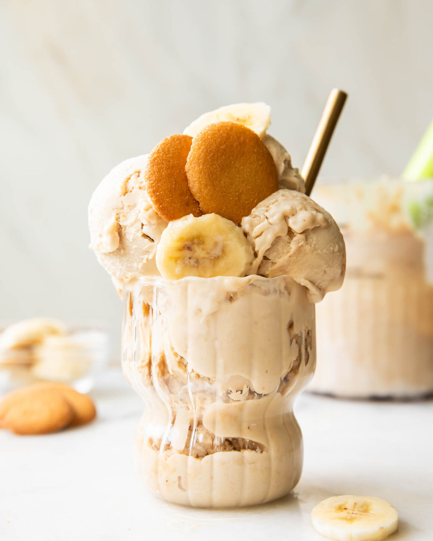 Banana Pudding ice cream in a glass.